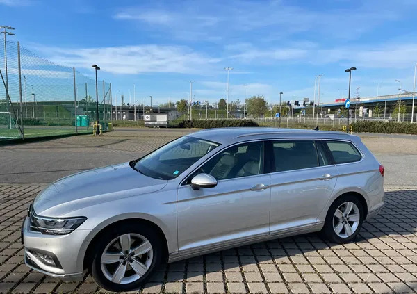 Volkswagen Passat cena 93500 przebieg: 92900, rok produkcji 2019 z Wrocław małe 121